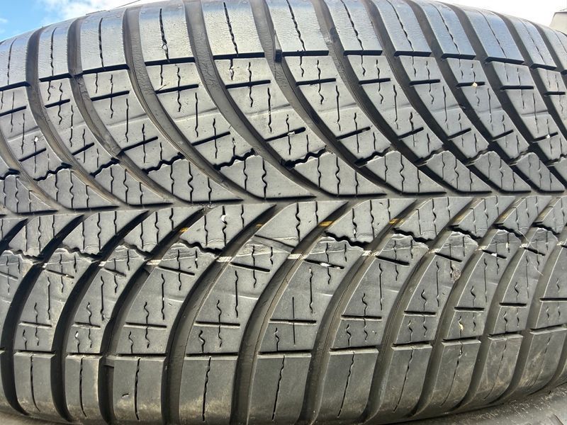 215/60 R17 Goodyear Vector 4 Seasons Gen-3 04063 фото