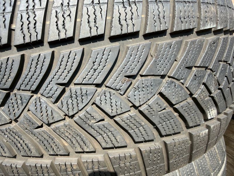 245/40 R19 Goodyear Ultra Grip Performance + 05248 фото