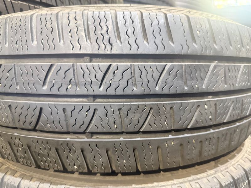 215/65 R16C Pirelli Carrier Winter 03200 фото