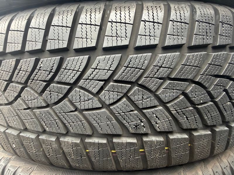 215/55 R17 Goodyear Ultra Grip Performance + 04850 фото
