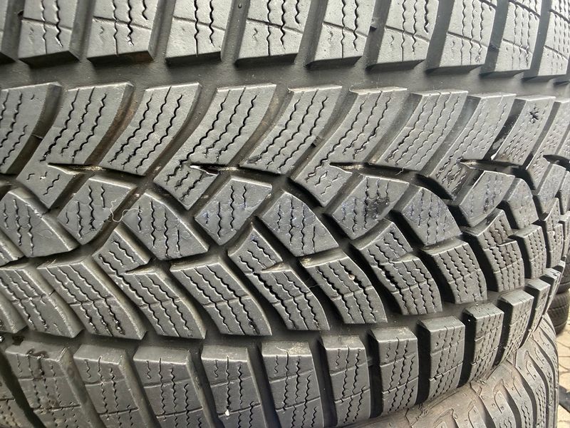 225/45 R17 Goodyear Ultra Grip Performance Gen-1 04901 фото